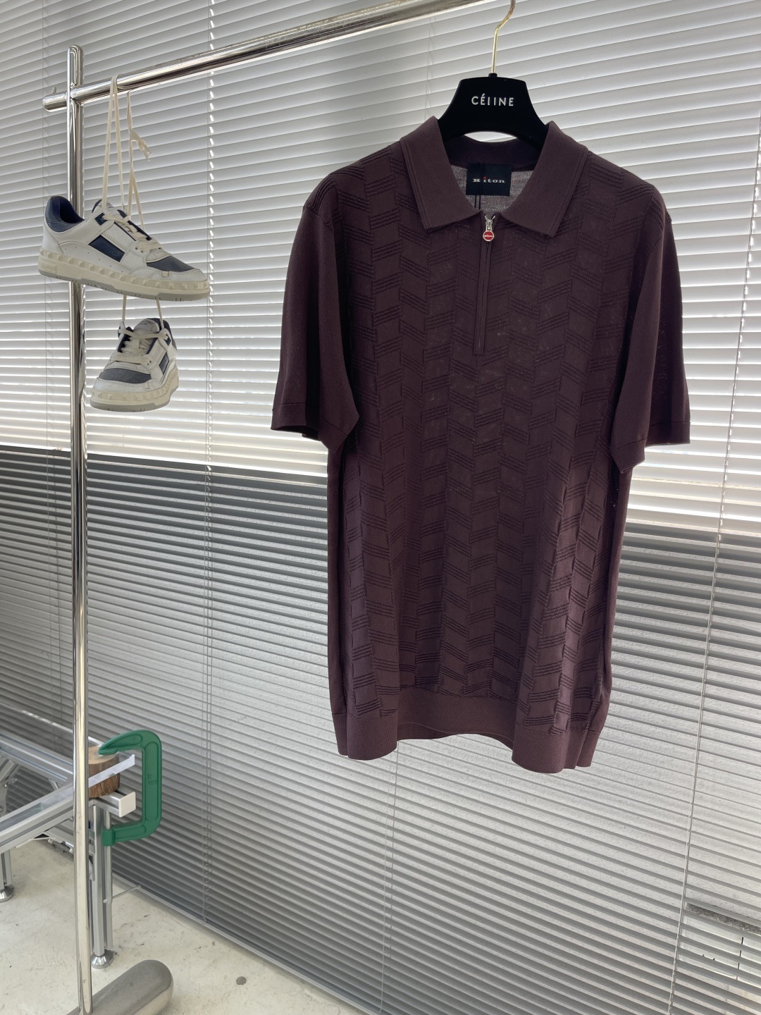 -KITON 25SS春夏新款科技纤维混纺针织翻领短Tee,男士红标拉链门襟斜条纹嵌花针织短袖Polo衫