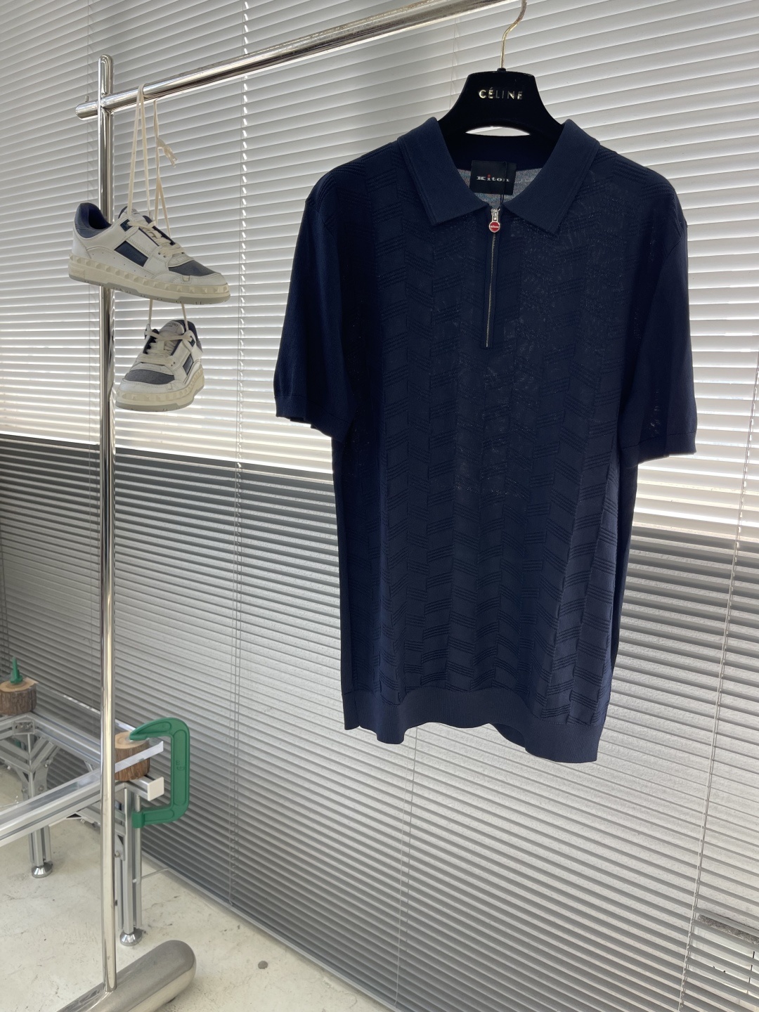 -KITON 25SS春夏新款科技纤维混纺针织翻领短Tee,男士红标拉链门襟斜条纹嵌花针织短袖Polo衫