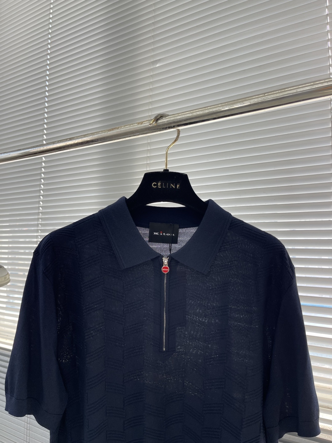 -KITON 25SS春夏新款科技纤维混纺针织翻领短Tee,男士红标拉链门襟斜条纹嵌花针织短袖Polo衫