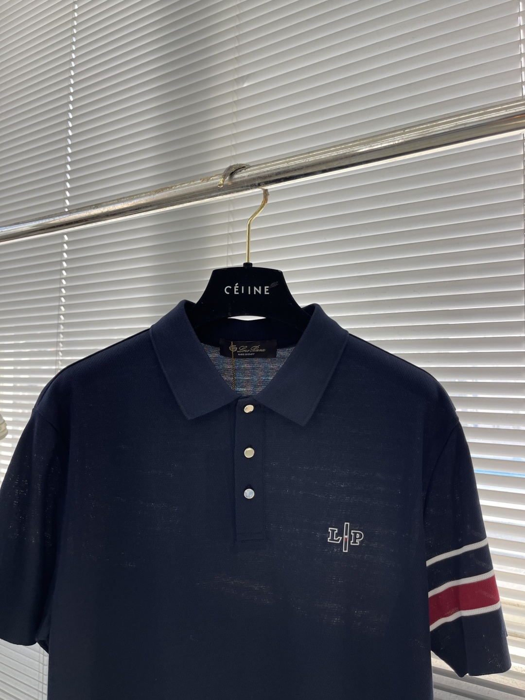 -KITON 25SS春夏新款科技纤维混纺针织翻领短Tee,臂袖三色织带嵌花针织短袖Polo衫!贸易公司