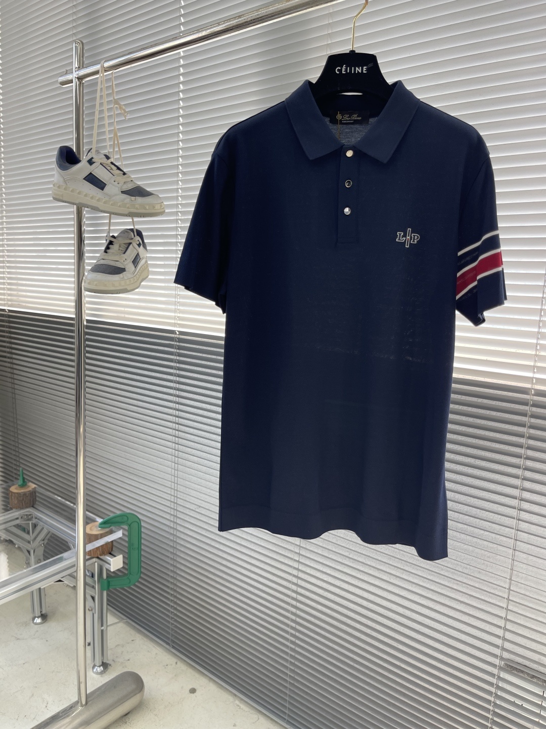 -KITON 25SS春夏新款科技纤维混纺针织翻领短Tee,臂袖三色织带嵌花针织短袖Polo衫!贸易公司
