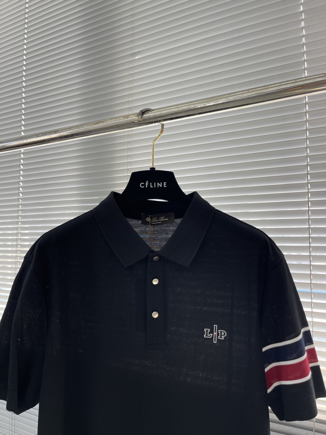 -KITON 25SS春夏新款科技纤维混纺针织翻领短Tee,臂袖三色织带嵌花针织短袖Polo衫!贸易公司