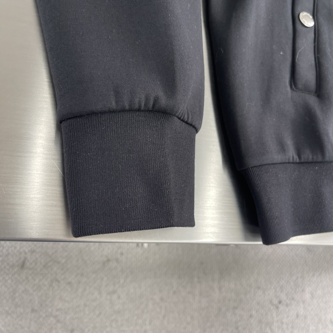 -PRAD 25fw新款棒球服夹克外套，这款棒球服采用百分百进口纯棉面料制作而成，前胸专属P家立体字母l