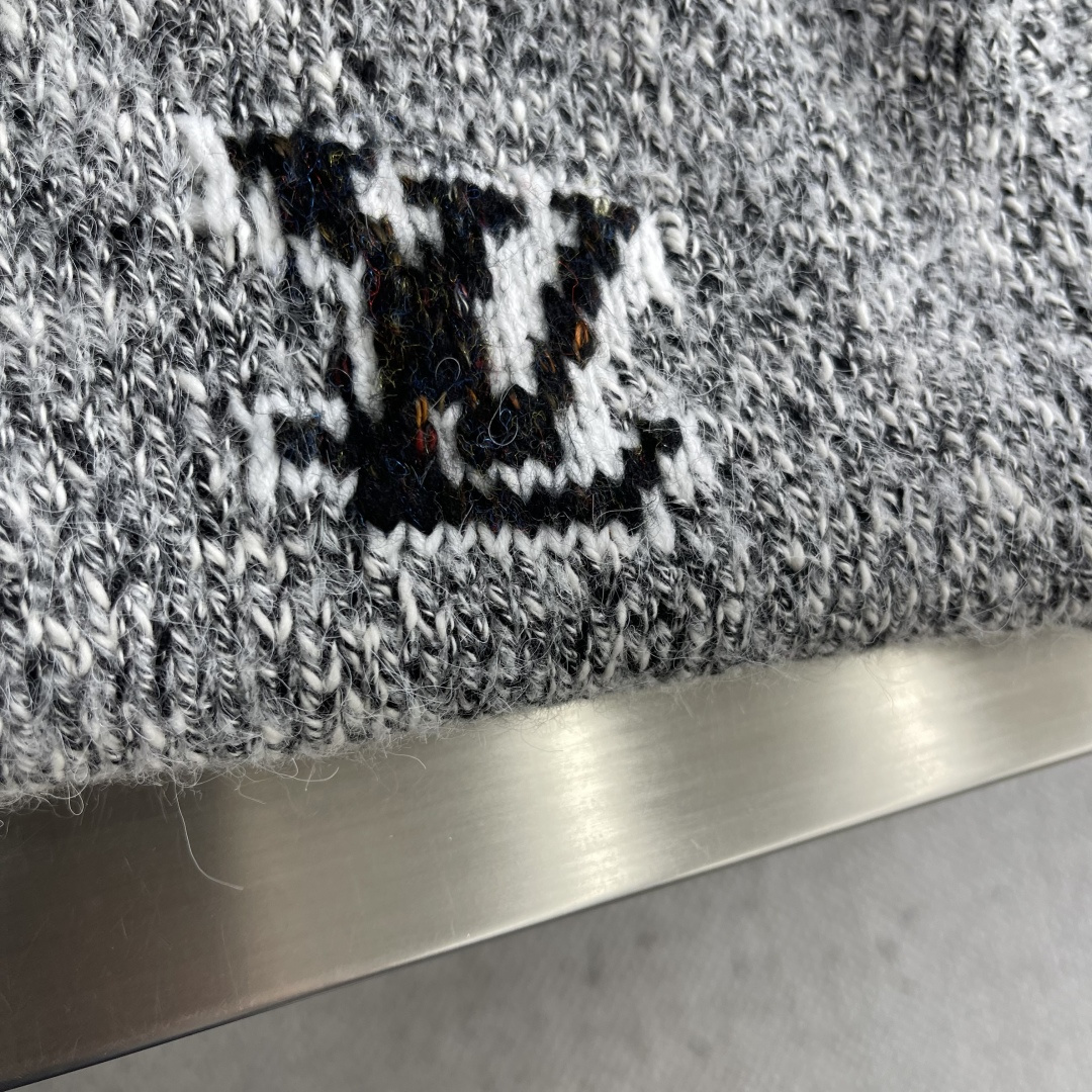 -驴牌 25ss新款针织束腰夹克向 2025 秋冬系列汲取灵感，以背部缤纷嵌花悉心描绘 Pharrell