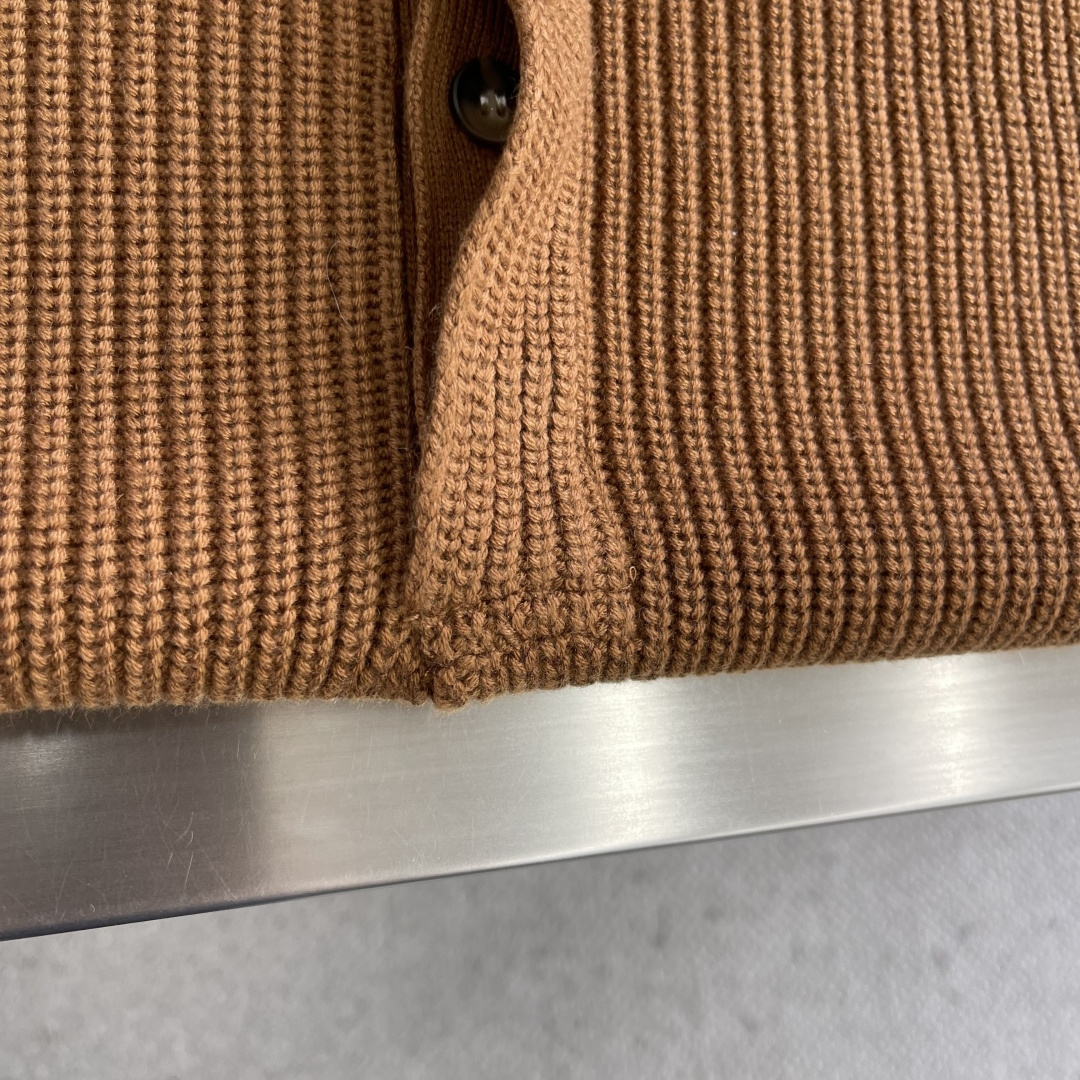 -Loro Piana 25ss新款针织毛衣纽扣圆领 卡其色 男女同款 高版本码数：S.M.L.XL.X