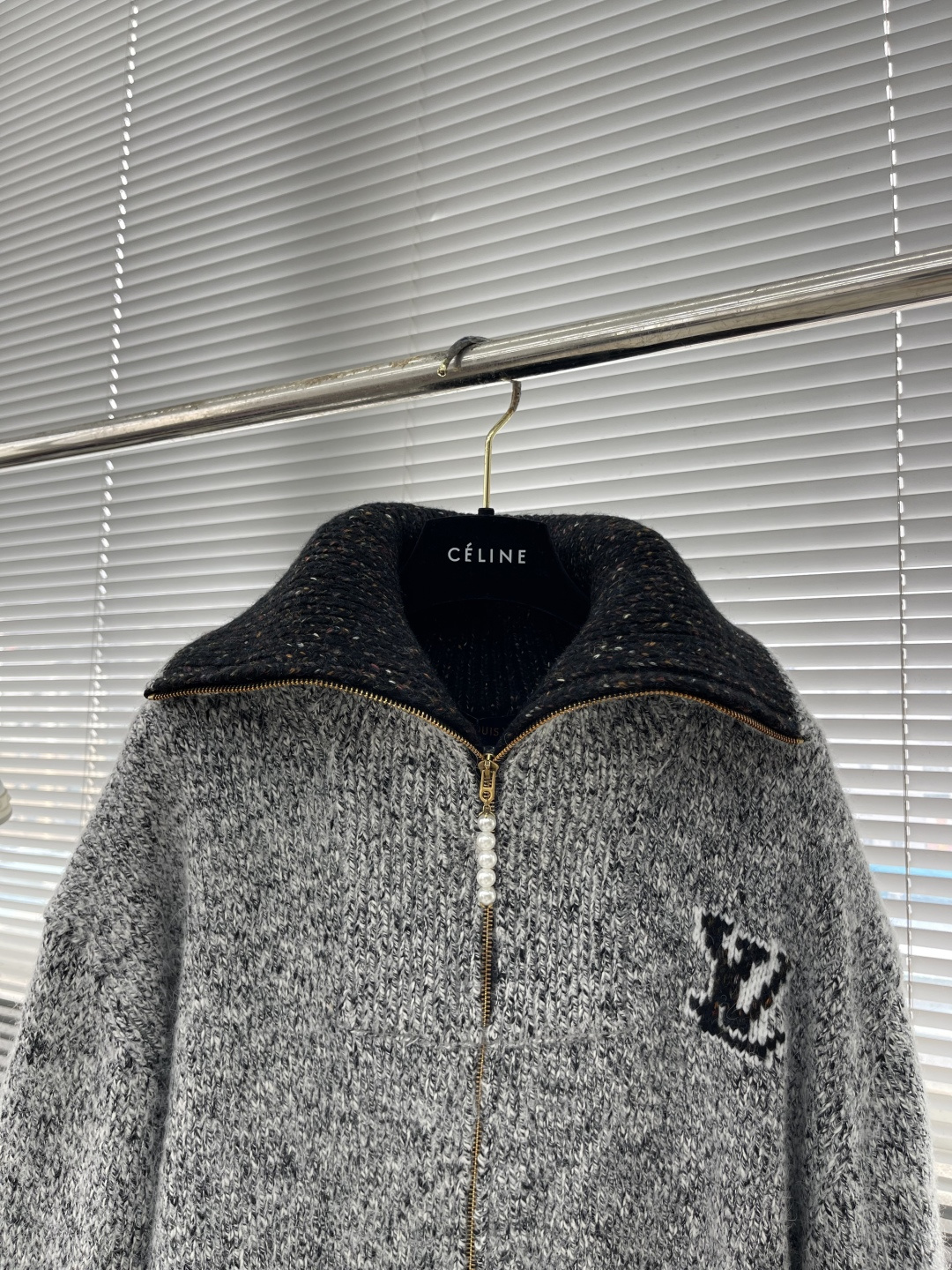 -驴牌 25ss新款针织束腰夹克向 2025 秋冬系列汲取灵感，以背部缤纷嵌花悉心描绘 Pharrell