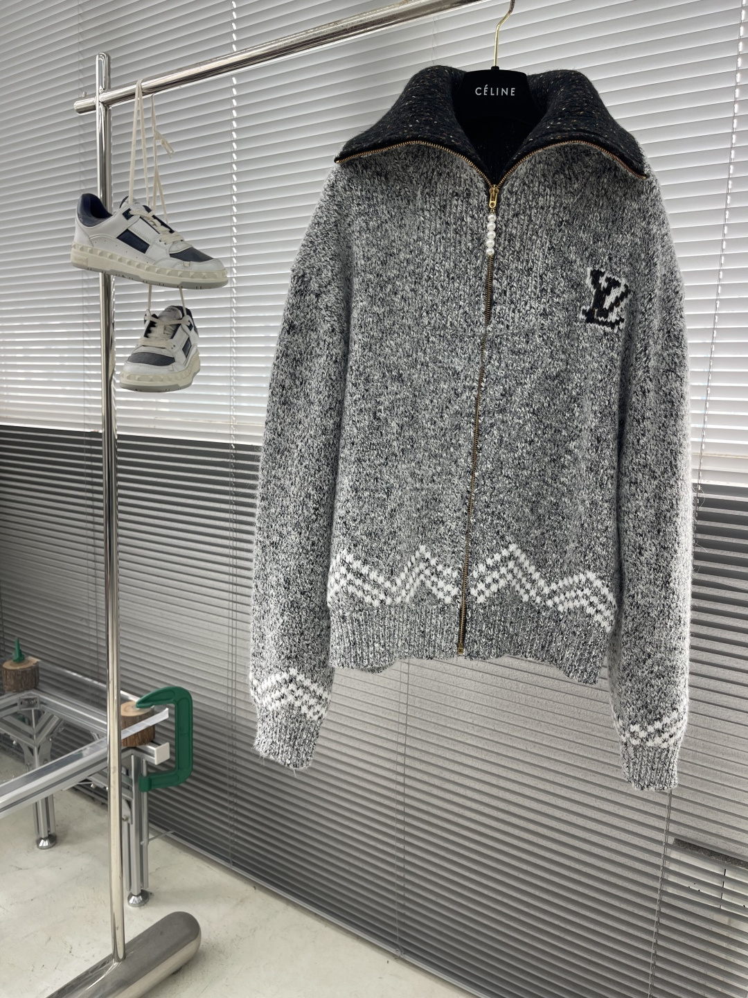 -驴牌 25ss新款针织束腰夹克向 2025 秋冬系列汲取灵感，以背部缤纷嵌花悉心描绘 Pharrell