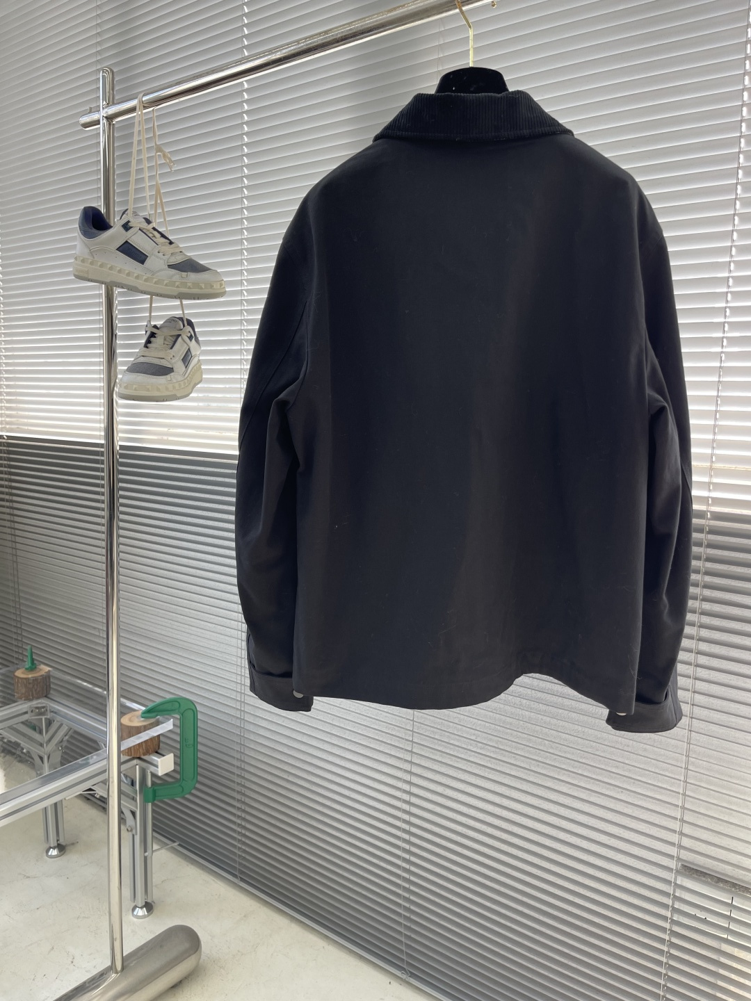 -BBR 25fw新款格子布工装夹克外套，这款夹克采用纯棉面料制作而成，领子处搭配有灯芯绒面料，内衬有B