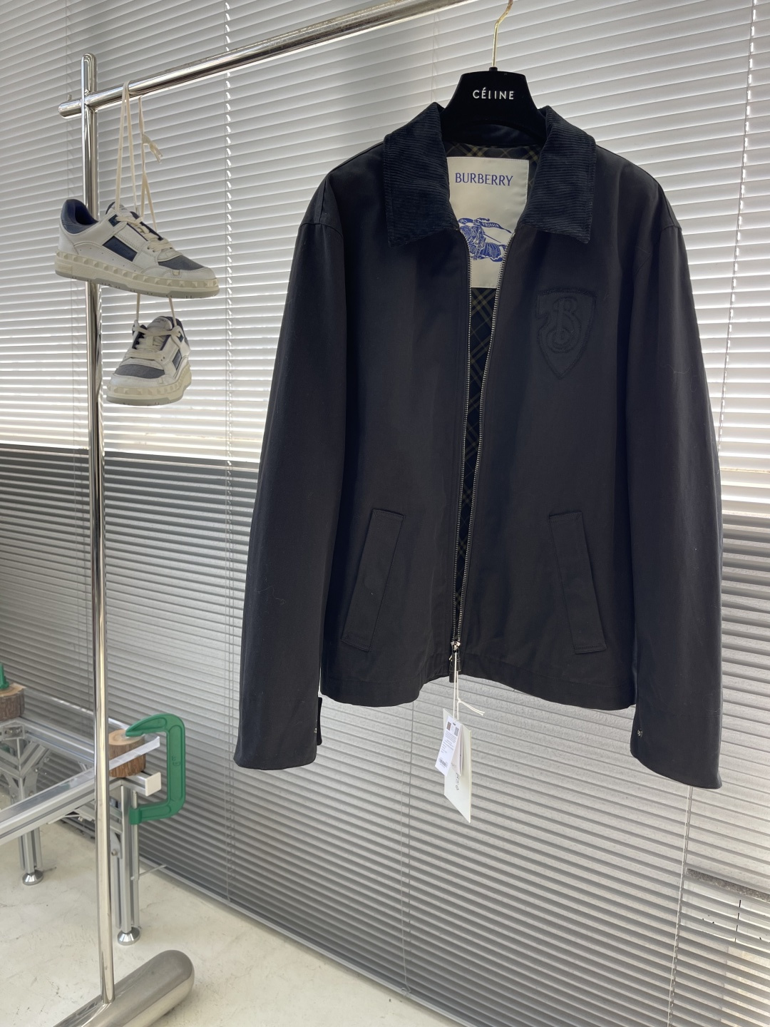 -BBR 25fw新款格子布工装夹克外套，这款夹克采用纯棉面料制作而成，领子处搭配有灯芯绒面料，内衬有B