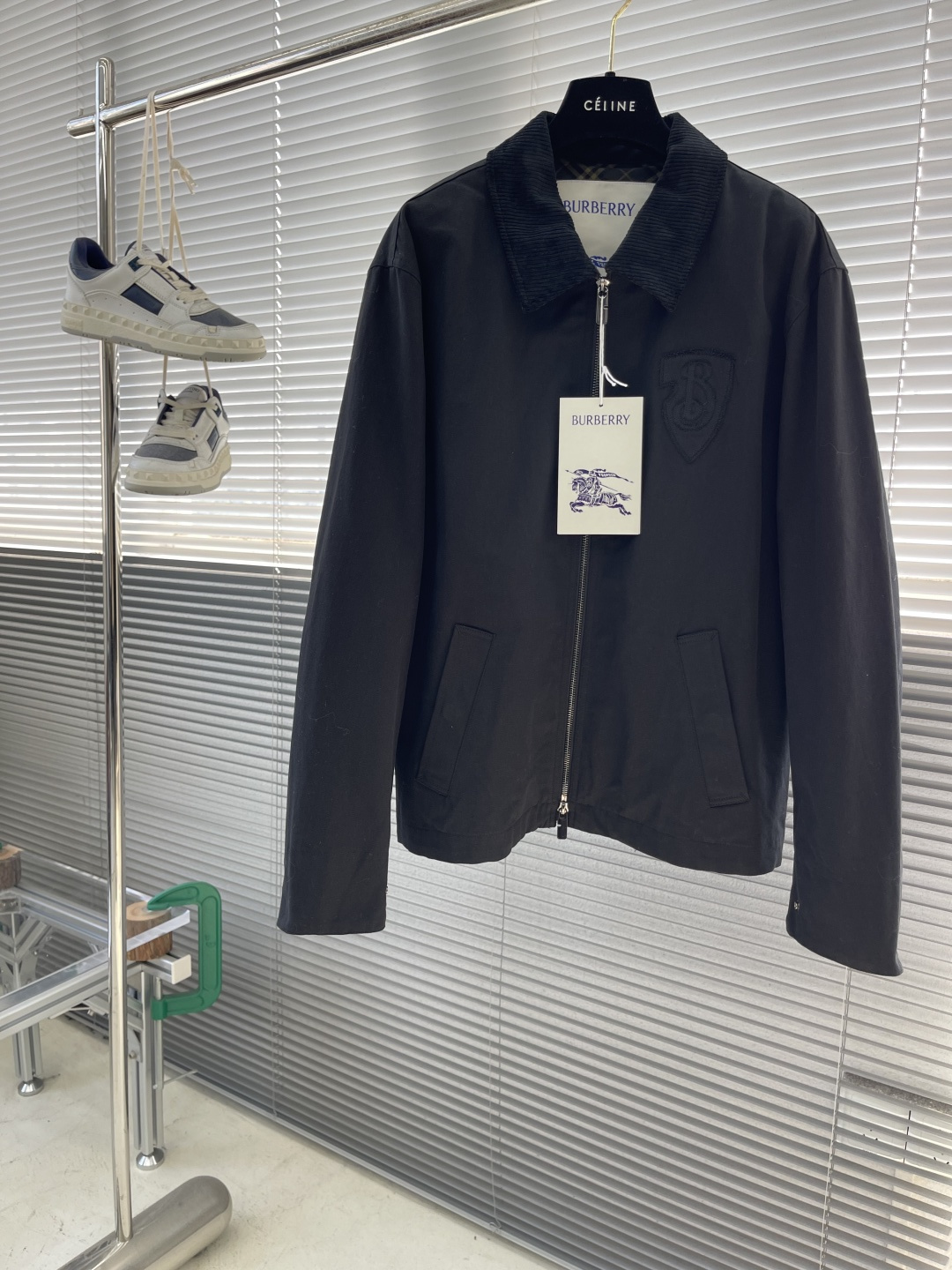 -BBR 25fw新款格子布工装夹克外套，这款夹克采用纯棉面料制作而成，领子处搭配有灯芯绒面料，内衬有B