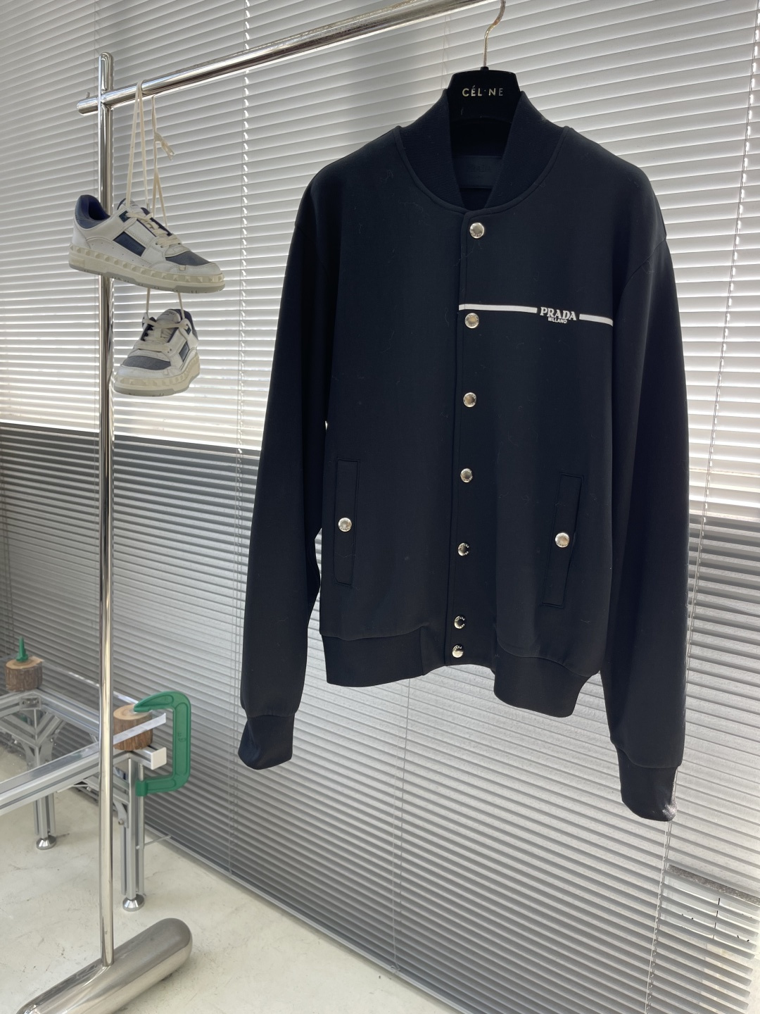 -PRAD 25fw新款棒球服夹克外套，这款棒球服采用百分百进口纯棉面料制作而成，前胸专属P家立体字母l