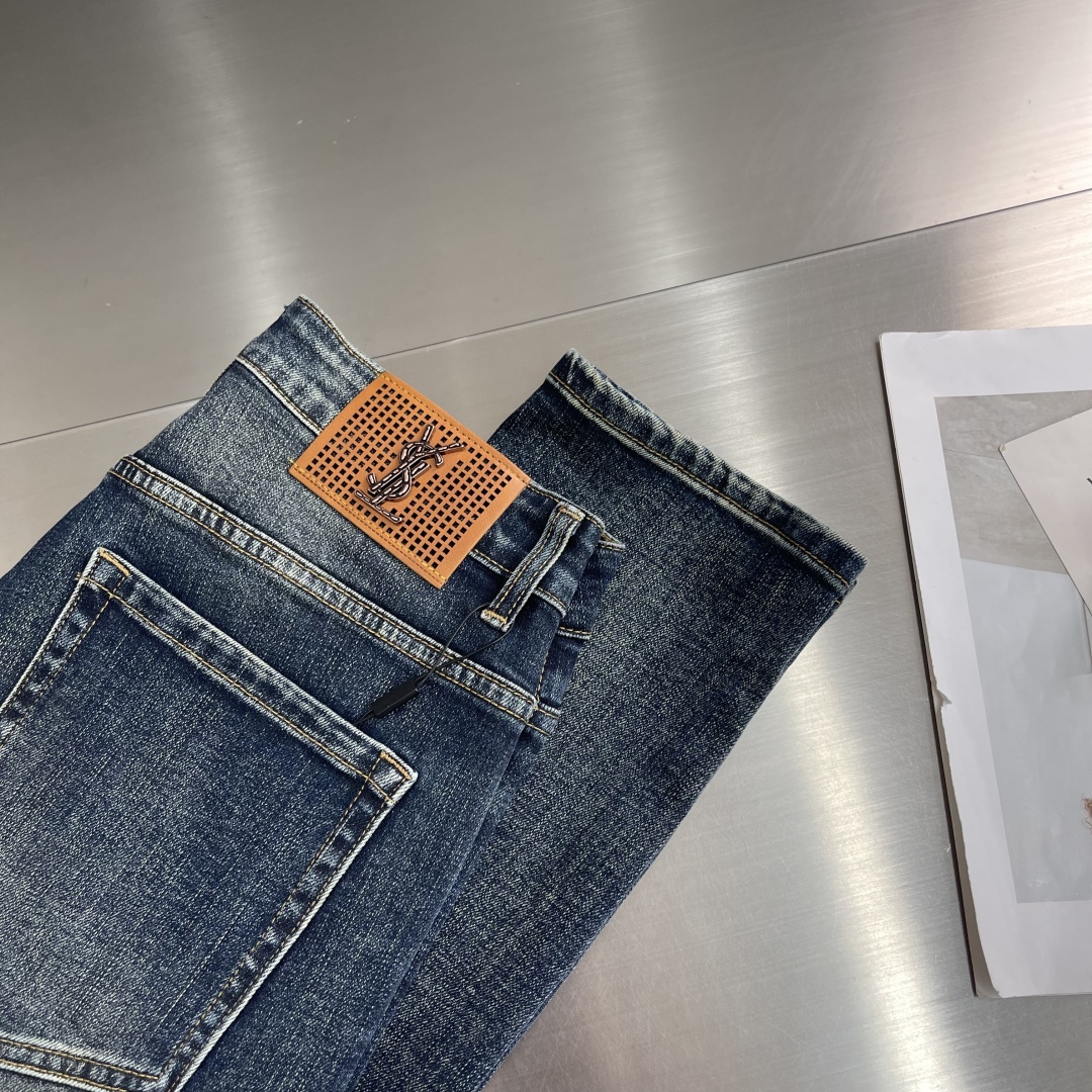 -SlP🆕 25年秋冬新款休闲牛仔裤裤 干净利落剪裁，都市风十足 采用精纺面料手感软糯干爽，上身效果挺括