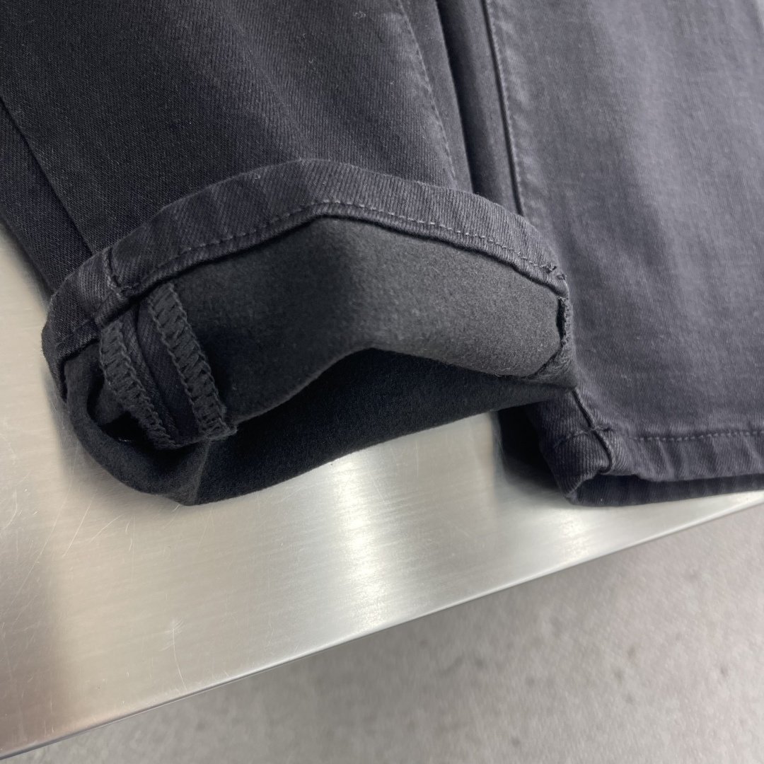 -驴牌 25FW秋冬新款牛仔裤，高端品质，面料超级柔软舒适 小直筒版型，上身修长，万能搭配款码数: 29