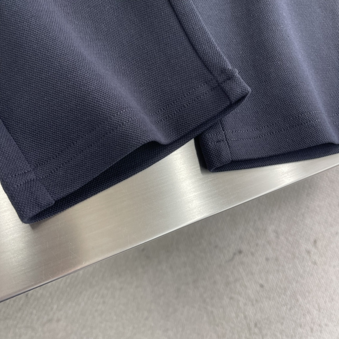 -lululemon 男士秋款直筒卫裤，是秋季时尚与舒适的完美结合。在面料上，采用高品质客订珠地空气层面