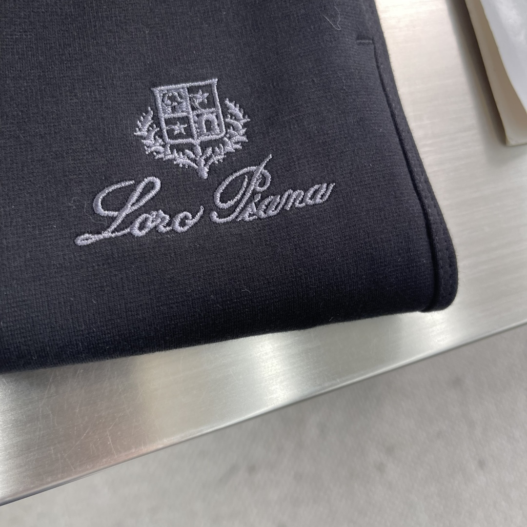 -Loro Piana 2025秋冬休闲时尚卫裤，这款卫裤采用大牌的设计打造时尚潮流感，细节处理精致到位