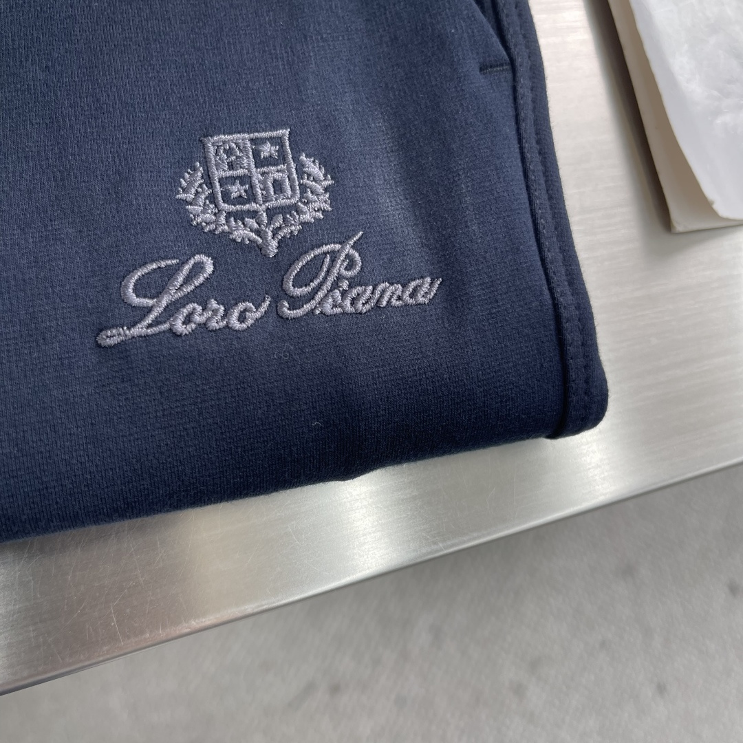 -Loro Piana 2025秋冬休闲时尚卫裤，这款卫裤采用大牌的设计打造时尚潮流感，细节处理精致到位