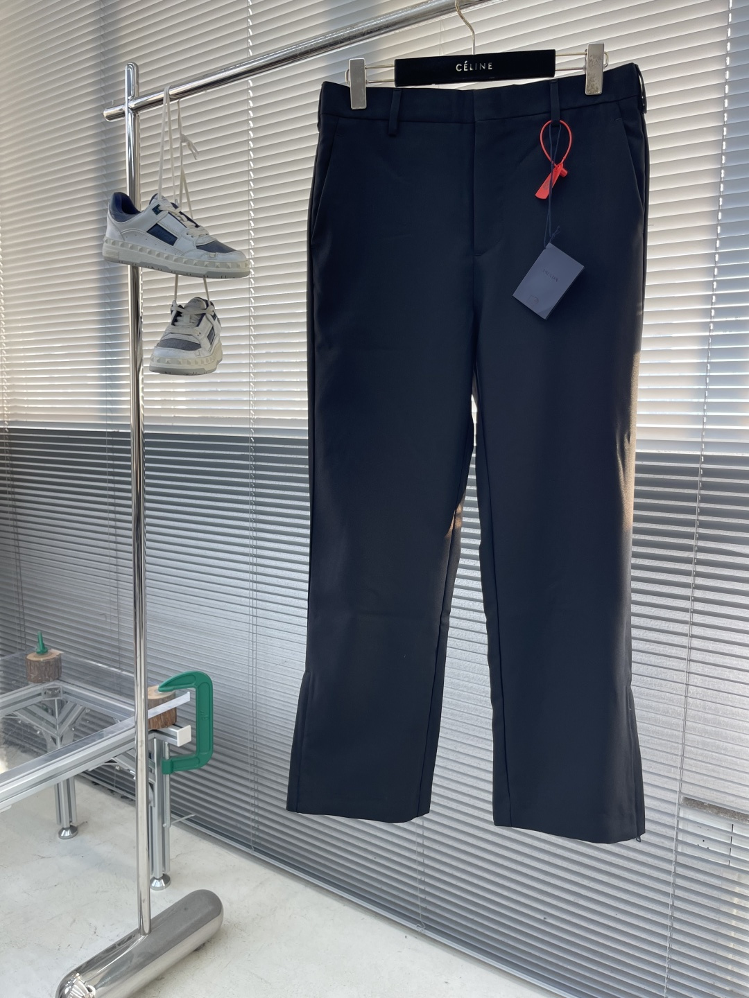 -PRAD 三角标休闲西裤定制涤尚抗皱西裤绸 柔软细腻 舒适贴肤 邂逅正装廓形 造就崇尚矛盾对立的服饰系