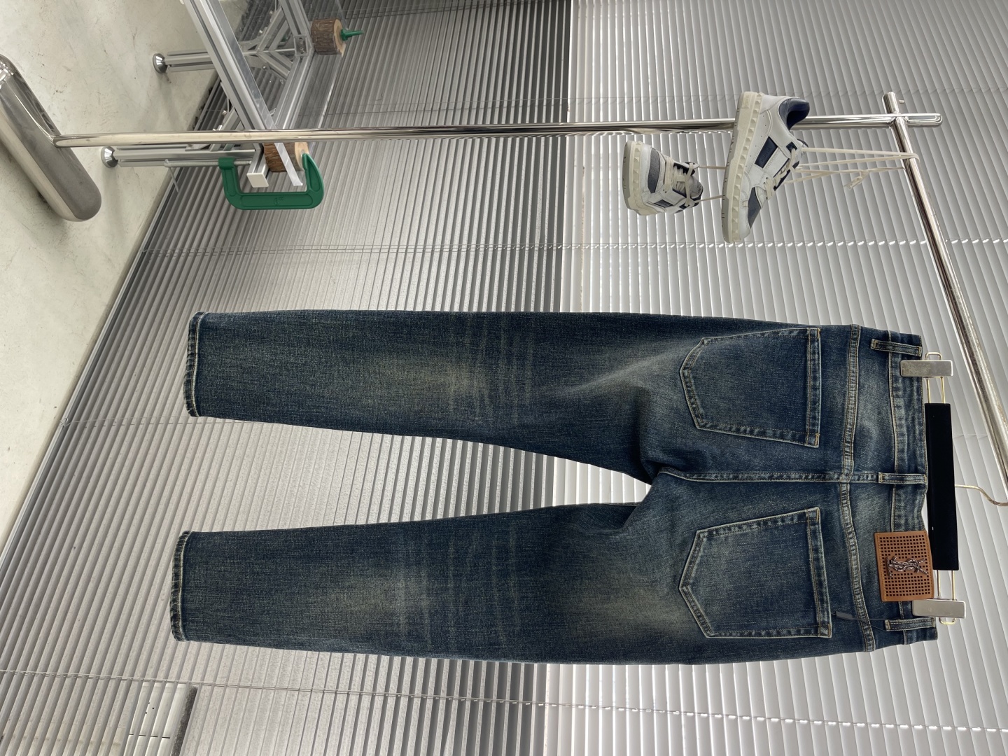 -SlP🆕 25年秋冬新款休闲牛仔裤裤 干净利落剪裁，都市风十足 采用精纺面料手感软糯干爽，上身效果挺括