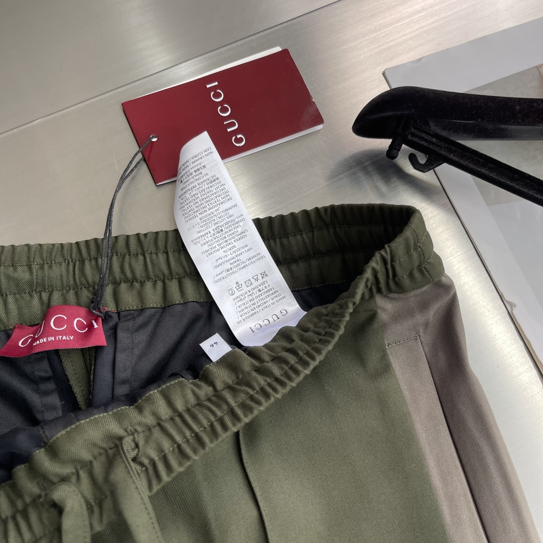 -GUCC 25fw拼接撞色运动休闲裤，侧面拼接卡其 高版本 码数：S.M.L.XL.侧长 102103