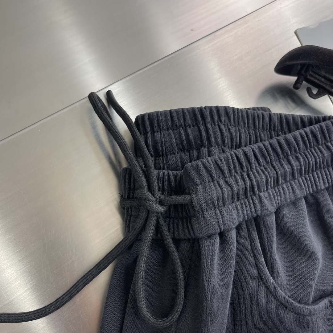 -Balenciag 新款Pu马联名logo字母印花洗水造旧磨卫裤，复古洗水造旧工艺 手工刷白，定制面料