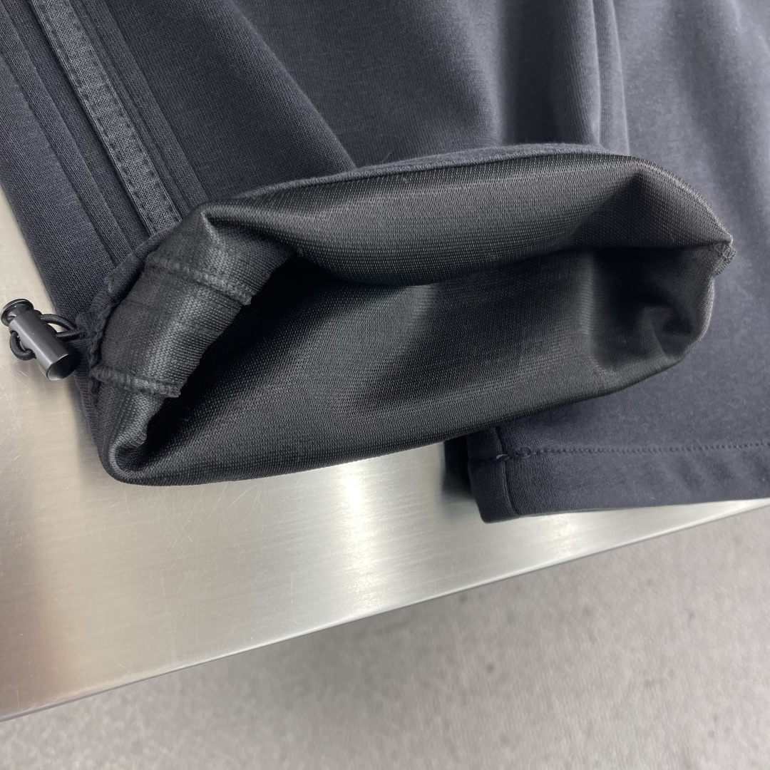 -Balenciag 新款Pu马联名logo字母印花洗水造旧磨卫裤，复古洗水造旧工艺 手工刷白，定制面料