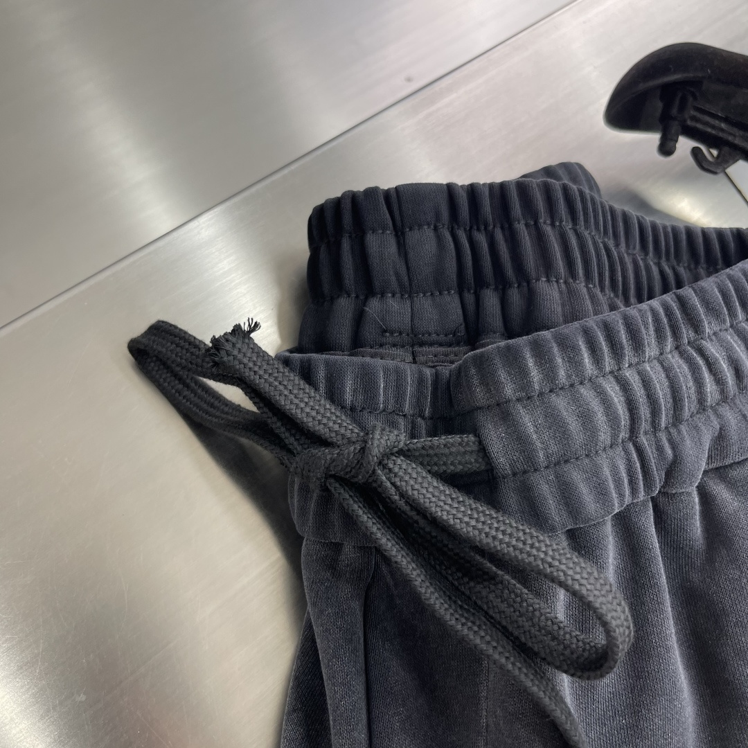 -Alo，新款休闲长裤，logo字母印花洗水造旧磨卫裤，复古洗水造旧工艺 刷白渐变，定制面料 直筒设计 