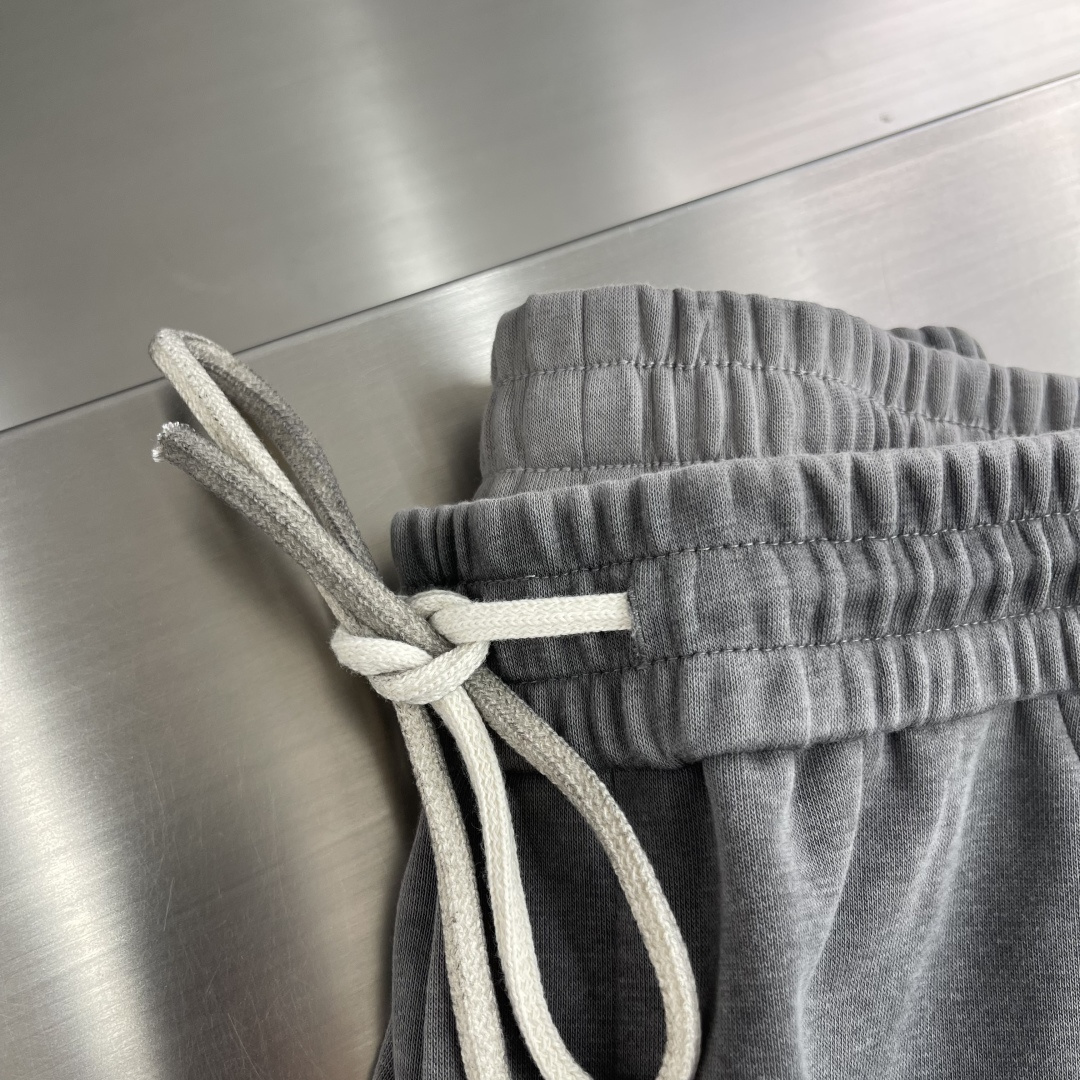 -Alo，新款休闲长裤，logo字母印花洗水造旧磨卫裤，复古洗水造旧工艺 刷白渐变，定制面料 直筒设计 