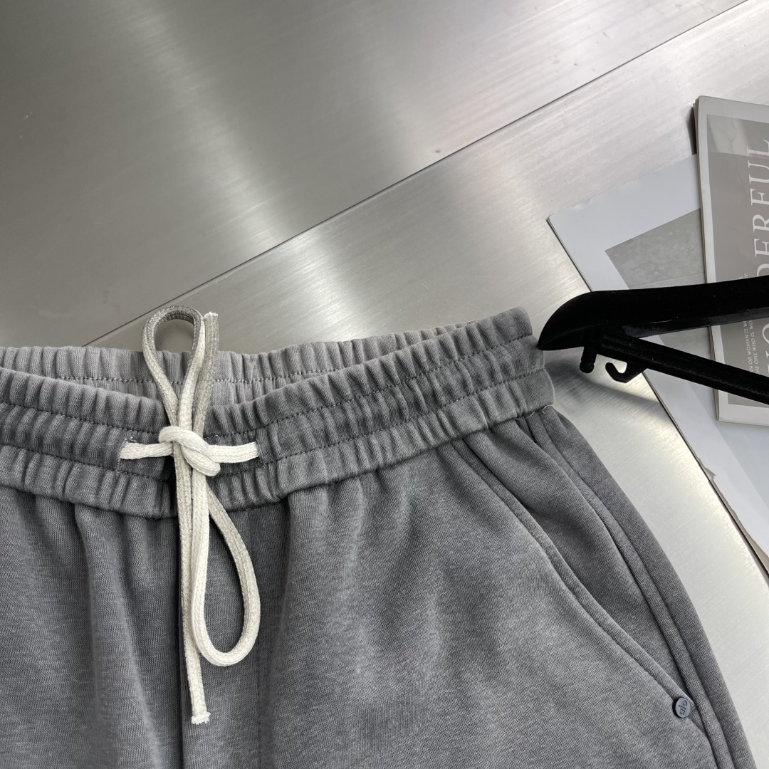 -Alo，新款休闲长裤，logo字母印花洗水造旧磨卫裤，复古洗水造旧工艺 刷白渐变，定制面料 直筒设计 