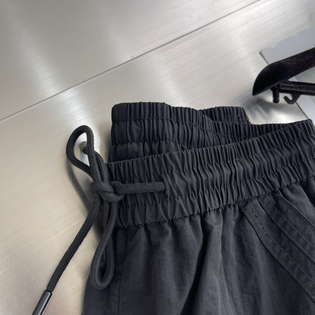 -Dio 25fw新款工装裤，重工翻盖口袋款 松紧腰头，logo胶牌➕logo五金配件，精选防风防水面料