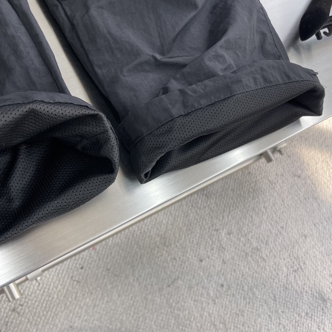 -Dio 25fw新款工装裤，重工翻盖口袋款 松紧腰头，logo胶牌➕logo五金配件，精选防风防水面料