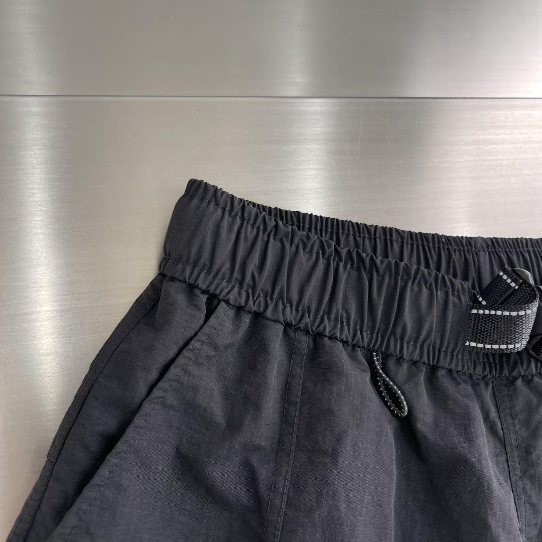 -Y-3 25fw新款工装长裤，重工立体口袋款 腰带调节卡扣设计，logo织麦设计装饰 做工精细，宽松工