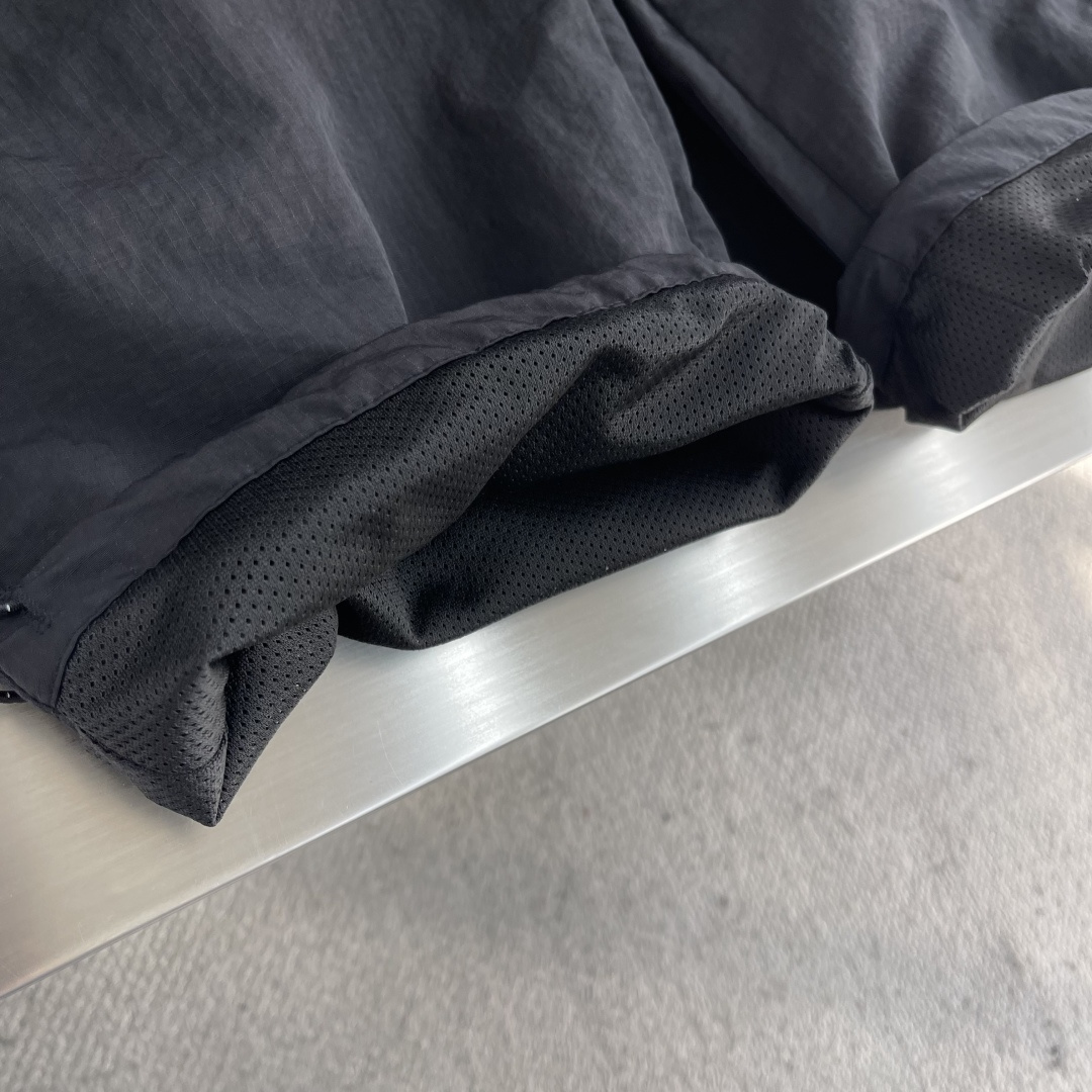 -Y-3 25fw新款工装长裤，重工立体口袋款 腰带调节卡扣设计，logo织麦设计装饰 做工精细，宽松工