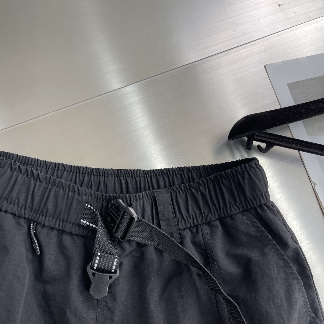 -Y-3 25fw新款工装长裤，重工立体口袋款 腰带调节卡扣设计，logo织麦设计装饰 做工精细，宽松工