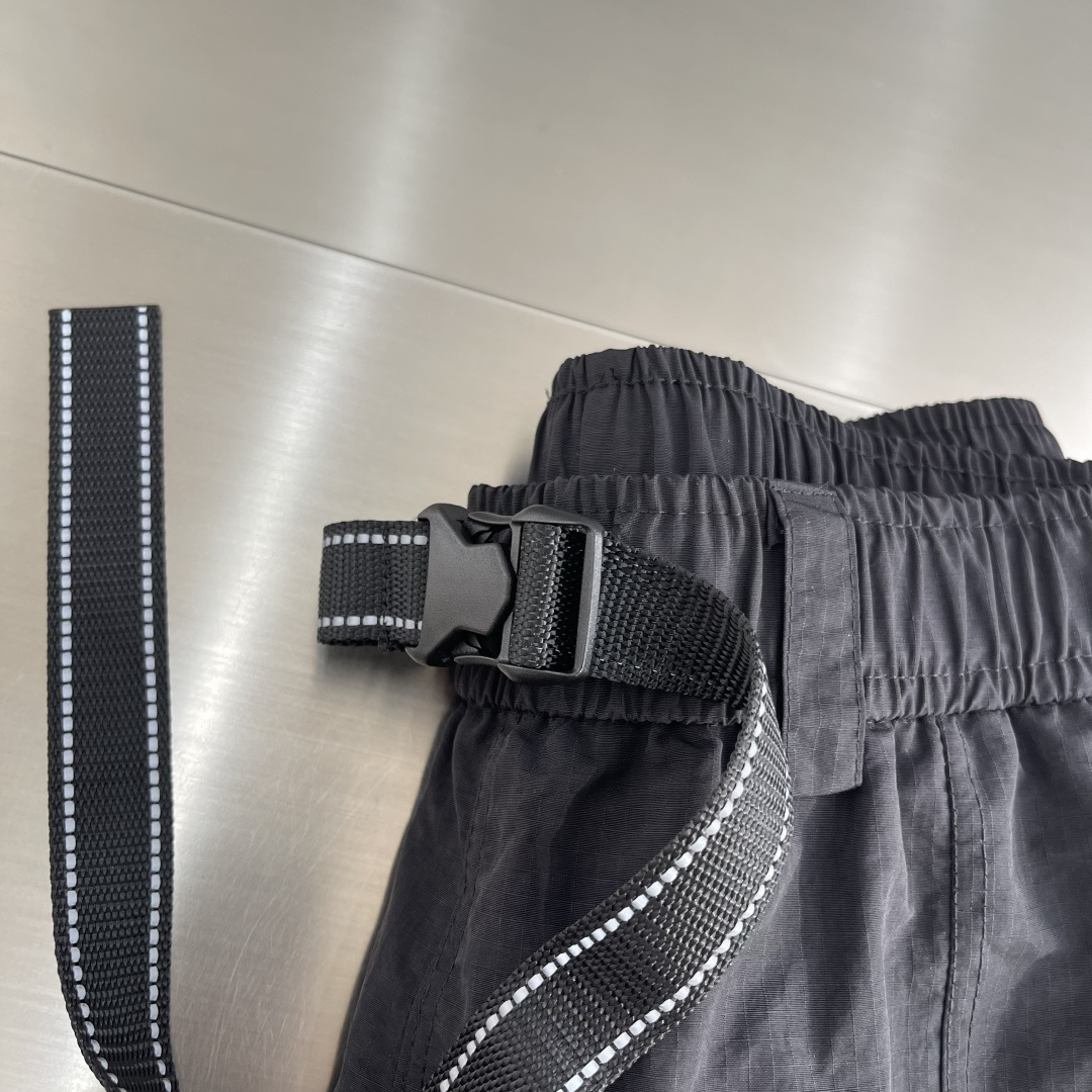 -Y-3 25fw新款工装长裤，重工立体口袋款 腰带调节卡扣设计，logo织麦设计装饰 做工精细，宽松工