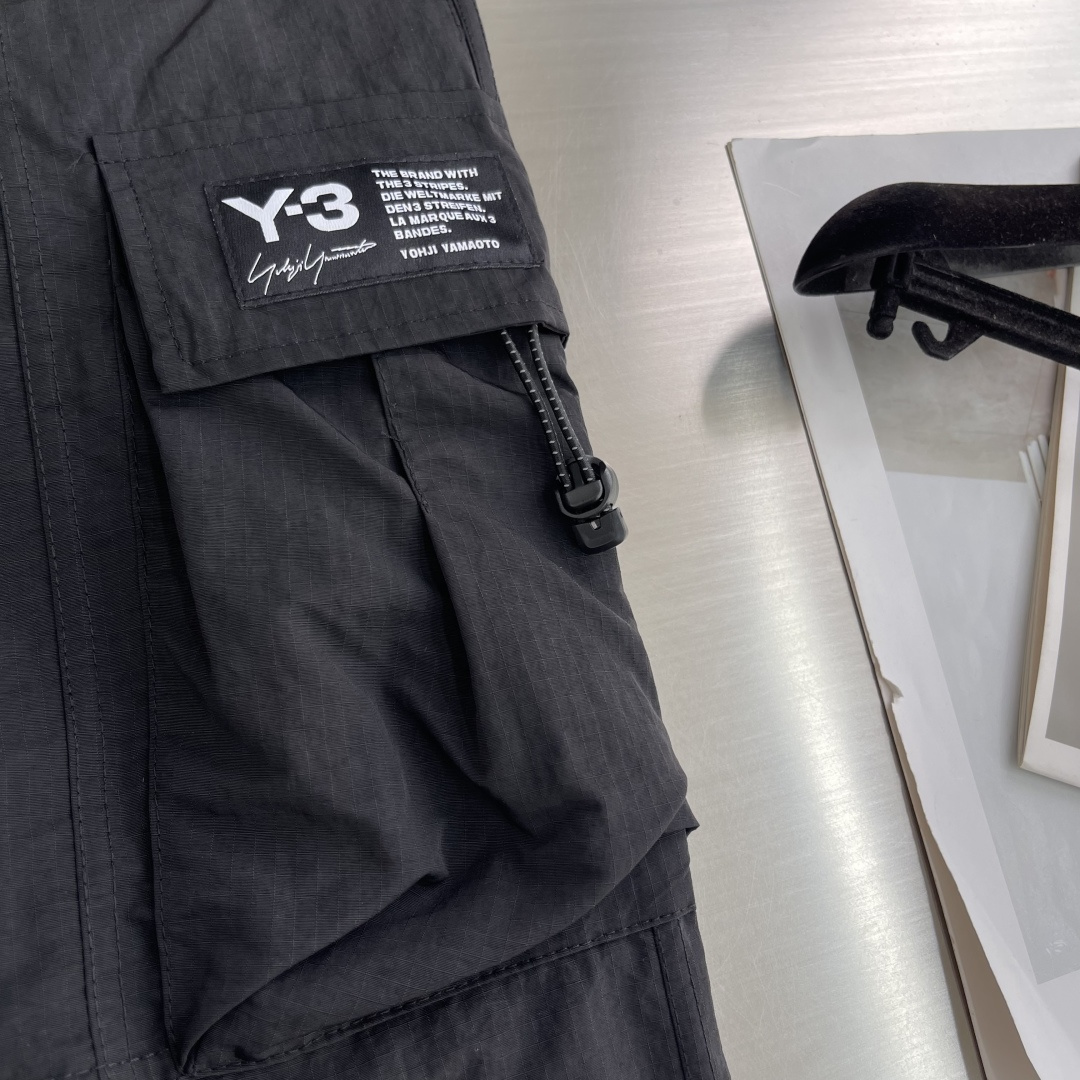-Y-3 25fw新款工装长裤，重工立体口袋款 腰带调节卡扣设计，logo织麦设计装饰 做工精细，宽松工