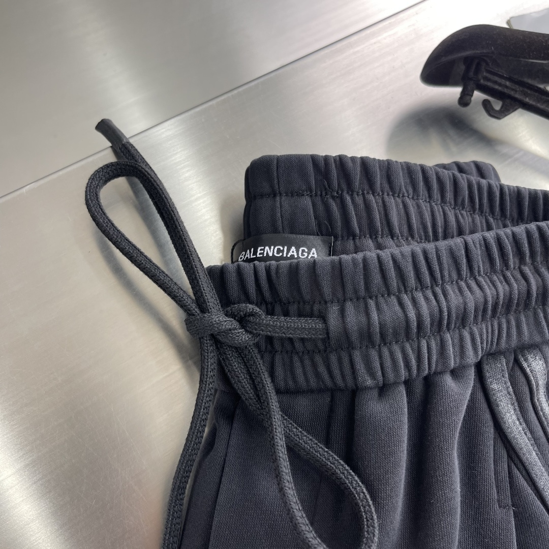 -Balenciag 三叶草联名 2025早秋新品 针织棉加厚面料男士运动户外休闲裤 每季必出的类型，无