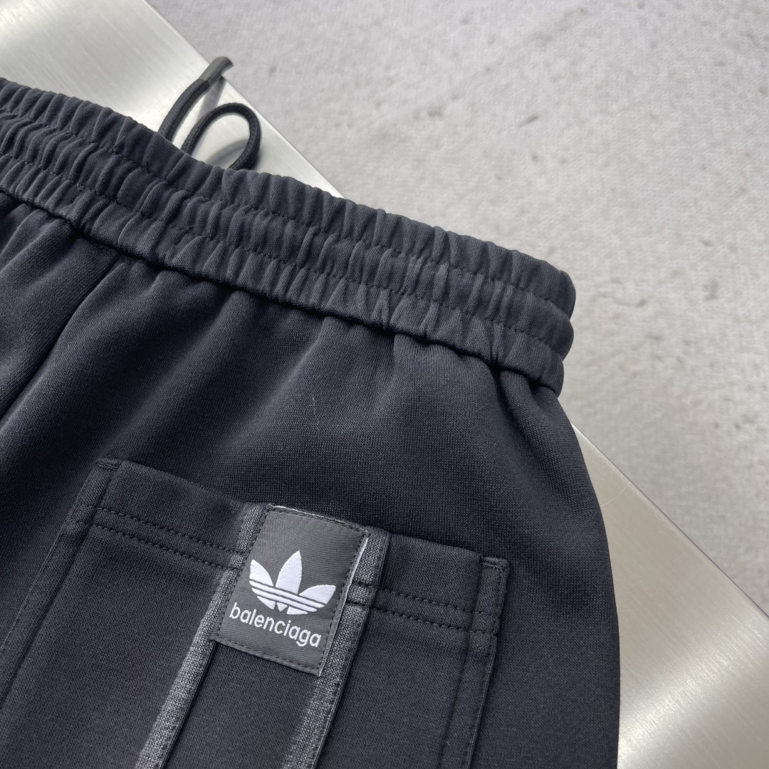 -Balenciag 三叶草联名 2025早秋新品 针织棉加厚面料男士运动户外休闲裤 每季必出的类型，无