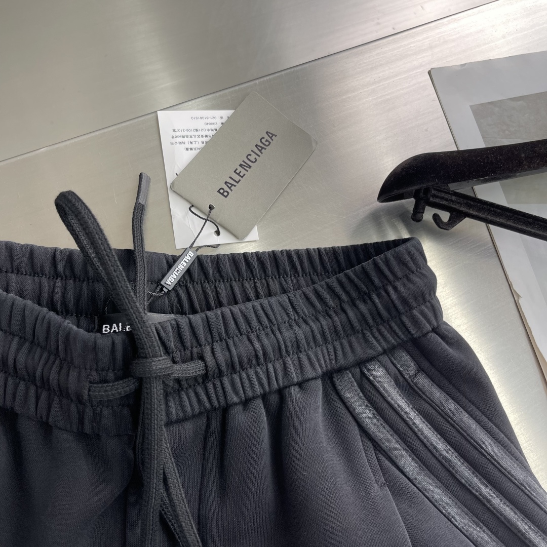 -Balenciag 三叶草联名 2025早秋新品 针织棉加厚面料男士运动户外休闲裤 每季必出的类型，无