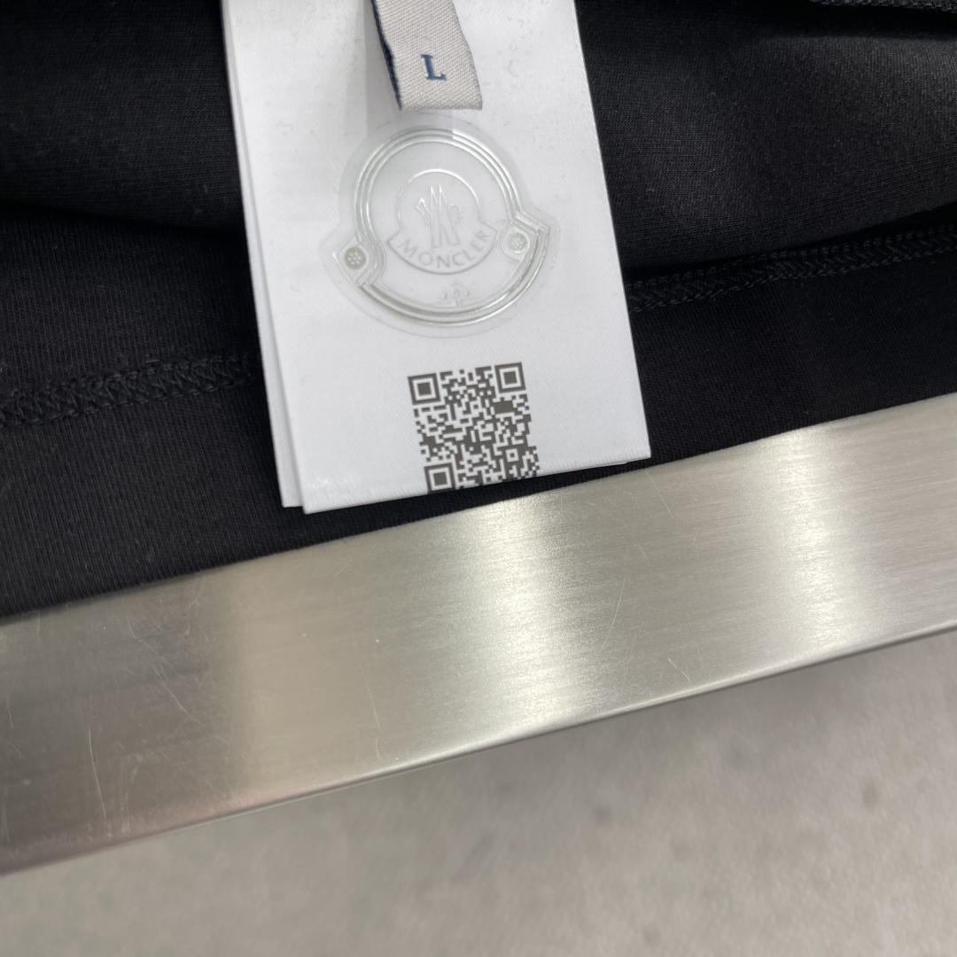 -mon 2025秋冬新款长袖打底T恤。定制面料，定制刺绣logo，舒适性与透气性兼优，柔软抗皱弹性和垂