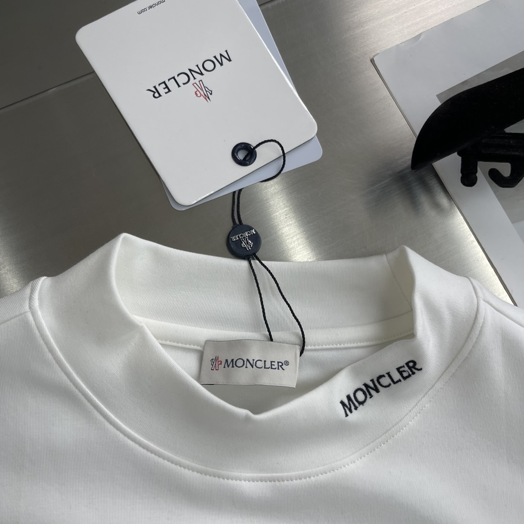 -mon 2025秋冬新款长袖打底T恤。定制面料，定制刺绣logo，舒适性与透气性兼优，柔软抗皱弹性和垂