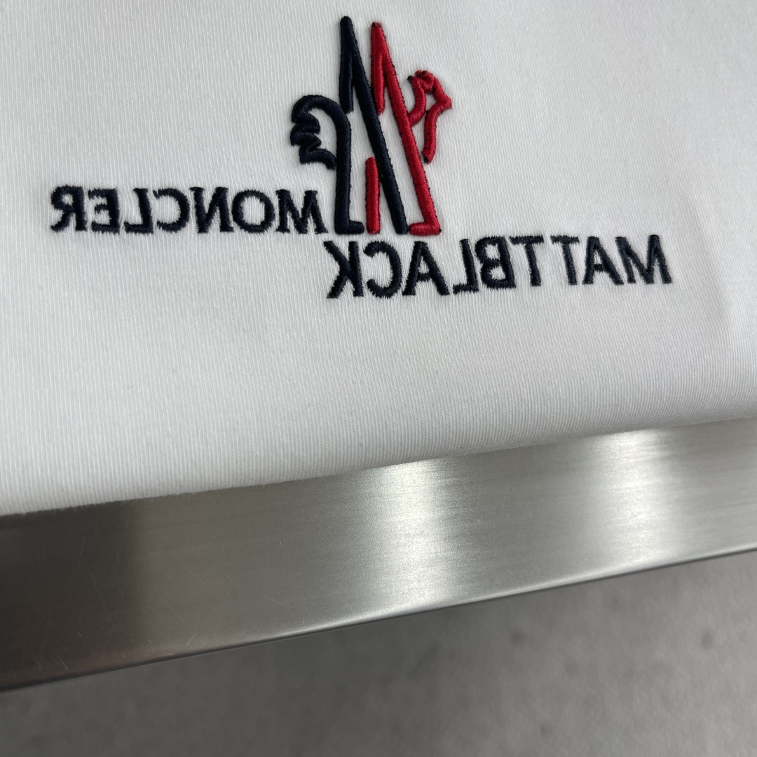 -mon 2025秋冬新款长袖打底T恤。定制面料，定制刺绣logo，舒适性与透气性兼优，柔软抗皱弹性和垂