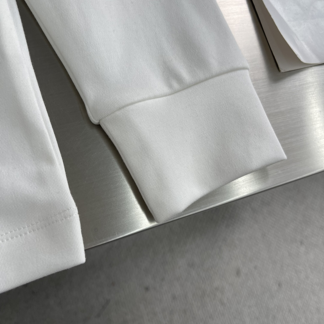 -mon 2025秋冬新款长袖打底T恤。定制面料，定制刺绣logo，舒适性与透气性兼优，柔软抗皱弹性和垂