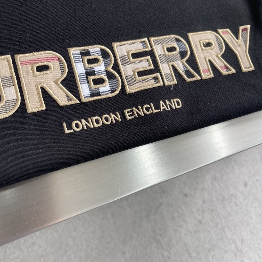 -BBR 2025秋冬新款长袖打底T恤。定制面料，胸前标志性配色logo，舒适性与透气性兼优，柔软抗皱弹