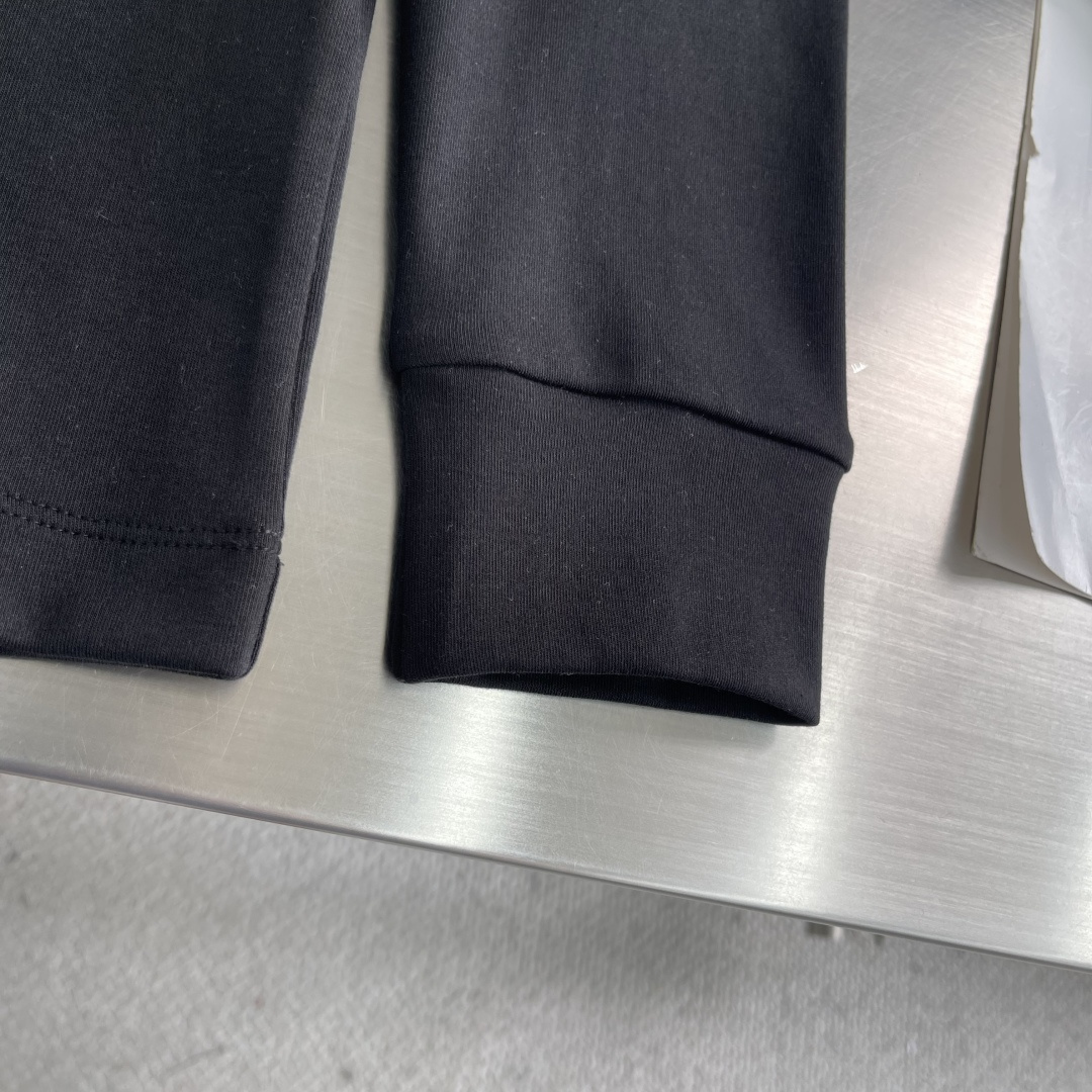 -BBR 2025秋冬新款长袖打底T恤。定制面料，胸前标志性配色logo，舒适性与透气性兼优，柔软抗皱弹