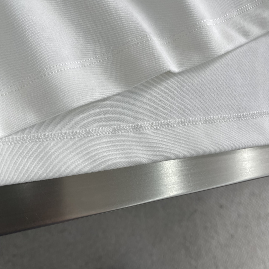 -BBR 2025秋冬新款长袖打底T恤。定制面料，胸前标志性配色logo，舒适性与透气性兼优，柔软抗皱弹