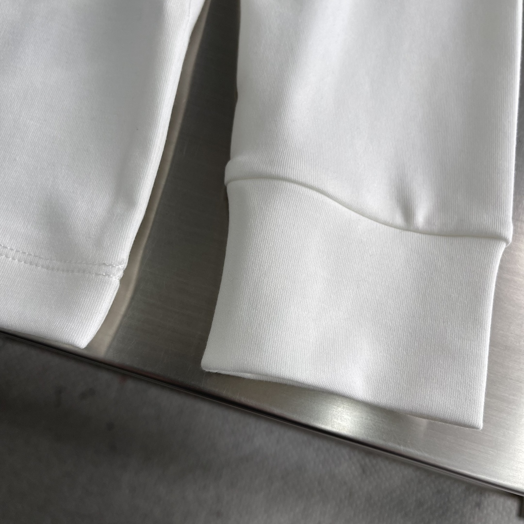 -BBR 2025秋冬新款长袖打底T恤。定制面料，胸前标志性配色logo，舒适性与透气性兼优，柔软抗皱弹