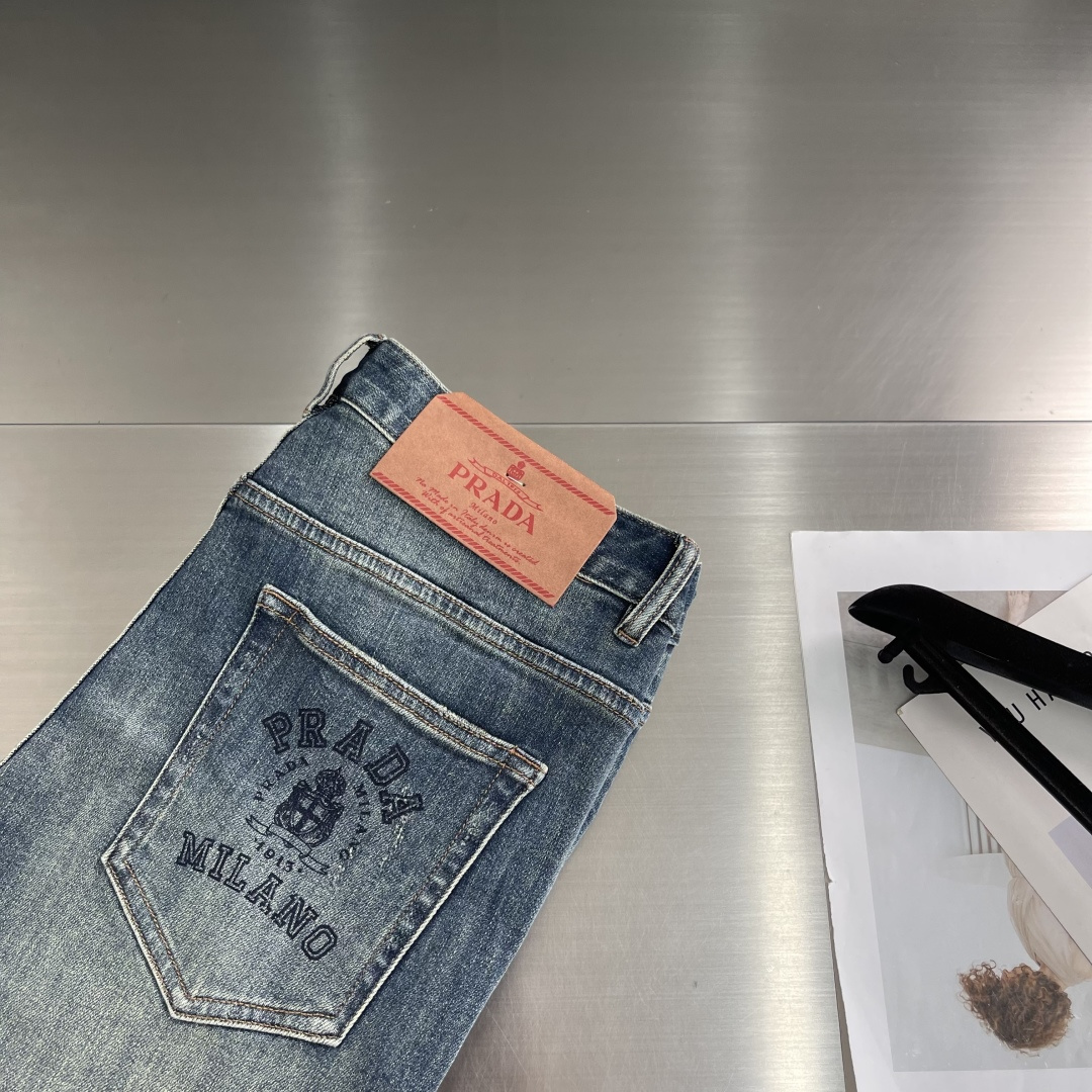 -PRAD 25秋冬完美洗水牛仔裤柔软亲肤面料 奢华头层牛皮腰牌 经典蓝洗水 奢华感订制面料 工艺+洗水