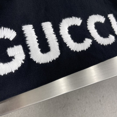 -GUCC 25fw新款饰刺绣针织棉连帽卫衣多款新季针织单品持续匠心演绎品牌元素。这款常规版型连 -GUCC 25fw新款饰刺绣针织棉连帽卫衣多款新季针织单品持续匠心演绎品牌元素。这款常规版型连