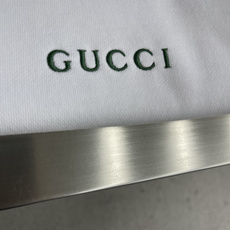 -GUCC 25ss新款饰织带珠地棉卫衣这款白色双面珠地棉卫衣匠心融蕴条纹织带滚边和Gucc刺 -GUCC 25ss新款饰织带珠地棉卫衣这款白色双面珠地棉卫衣匠心融蕴条纹织带滚边和Gucc刺
