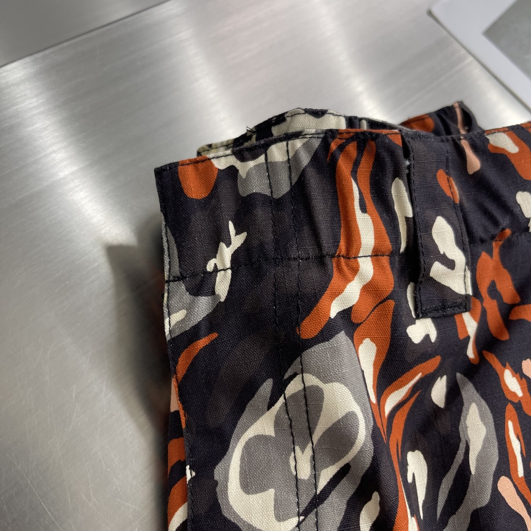 -驴牌 25ss新款 Nigo 联名款迷彩多口袋设计长裤工装裤 男款码数：S.M.L.XL.裤长 106